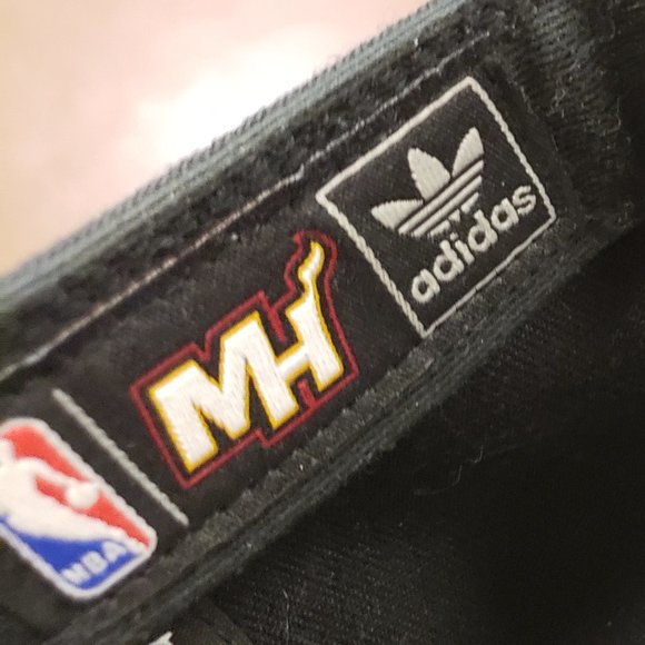 adidas Miami Heat Alternate Logo 210 Fitted cap ( sz 6 7/8 - 7 1/4) - Picture 7 of 8